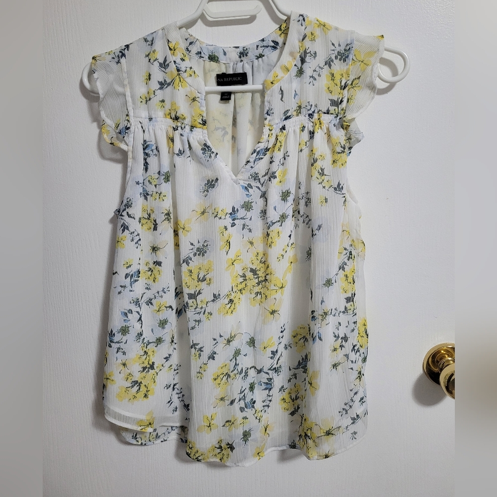 Banana Republic XS sleeveless flowing shirt, business‎ casual
